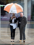 PEOPLE - Rita Ora hat einen eigenen Schirmständer