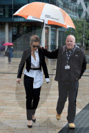 PEOPLE - Rita Ora hat einen eigenen Schirmständer