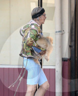 PEOPLE - Mickey Rourke schleppt seinen Fiffi ins Gym