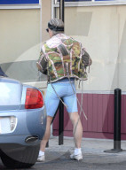 PEOPLE - Mickey Rourke schleppt seinen Fiffi ins Gym