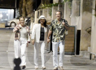 PEOPLE - Joan Collins schlendert durch St.Tropez