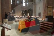 NEWS - Pontifikalrequiem für Altkanzler Kohl im Dom zu Speyer