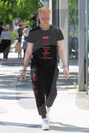 STYLING - Streetstyle: Stars mehr oder weniger modisch unterwegs