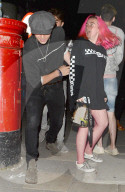 PEOPLE - Brooklyn Beckham und Lotti Moss verlassen fast gleichzeitig den Nachtklub in London