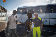 NEWS - Italien: Über 1200 Flüchtlinge in Salerno angekommen