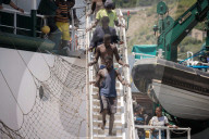 NEWS - Italien: Über 1200 Flüchtlinge in Salerno angekommen