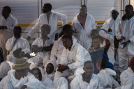 NEWS - Italien: Über 1200 Flüchtlinge in Salerno angekommen