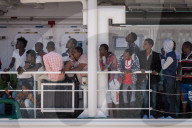 NEWS - Italien: Über 1200 Flüchtlinge in Salerno angekommen