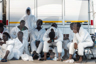 NEWS - Italien: Über 1200 Flüchtlinge in Salerno angekommen