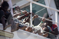 NEWS - Italien: Über 1200 Flüchtlinge in Salerno angekommen