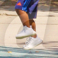 EXKLUSIV - Klein Saint West trägt die Baby Adidas Yeezy Boosts