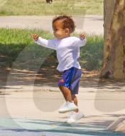 EXKLUSIV - Klein Saint West trägt die Baby Adidas Yeezy Boosts