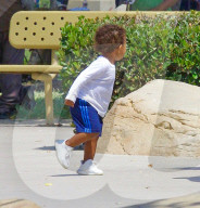 EXKLUSIV - Klein Saint West trägt die Baby Adidas Yeezy Boosts