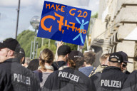 NEWS - G20-Gipfel: Protestwelle Demo auf der Alster