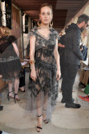 PEOPLE - Promis bei der Rodarte Modenschau in Paris