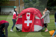 NEWS - Tennis Wimbledon: Fans warten geduldig auf Einlass