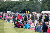 NEWS - Tennis Wimbledon: Fans warten geduldig auf Einlass