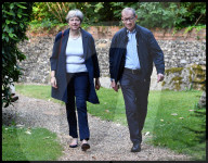 NEWS - London: Theresa May und Gatte Philip verlassen den Sonntags Gottesdienst