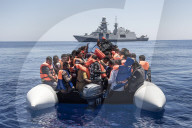 NEWS - Italien: Erneutes Boot mit Flüchtlingen gestrandet