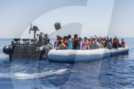 NEWS - Italien: Erneutes Boot mit Flüchtlingen gestrandet