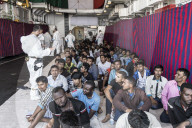 NEWS - Italien: Erneutes Boot mit Flüchtlingen gestrandet