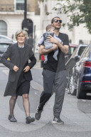 EXKLUSIV - Janet Jackson Noch-Ehemann Wissam Al Manna geht mit seinem kleinen Sohn in Park