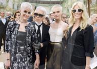PEOPLE - Karl Lagerfeld und seine Musen an der Pariser Fashion Week