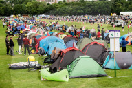 FEATURE - Das grosse Anstehen für Wimbledon Tickets