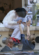 PEOPLE - Celine Dion verlässt ihr Hotel in Paris im Pyjama