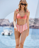PEOPLE - Nadine Leopold präsentiert Strandmode für Simons