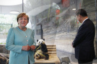 NEWS - Merkel und Xi im Panda Garden im Zoo Berlin