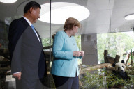 NEWS - Merkel und Xi im Panda Garden im Zoo Berlin
