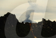 NEWS - Indonesien: Vulkan Sinabung spuckt wieder Asche und Lava