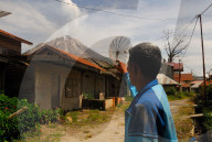 NEWS - Indonesien: Vulkan Sinabung spuckt wieder Asche und Lava