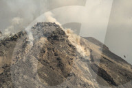 NEWS - Indonesien: Vulkan Sinabung spuckt wieder Asche und Lava