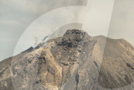 NEWS - Indonesien: Vulkan Sinabung spuckt wieder Asche und Lava