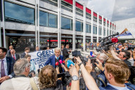 NEWS - Arnhem: Rechstpopulist Geert Wilders protestiert gegen den muslimischen Bürgermeister Ahmed Marcouch