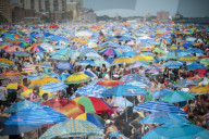 FEATURE - Nationalfeiertag ist auch Strandtag auf Coney Island