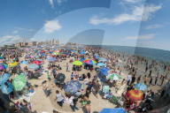 FEATURE - Nationalfeiertag ist auch Strandtag auf Coney Island