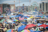 FEATURE - Nationalfeiertag ist auch Strandtag auf Coney Island