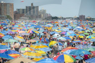 FEATURE - Nationalfeiertag ist auch Strandtag auf Coney Island