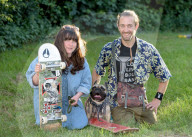FEATURE - Der rollbrettfahrende Hund