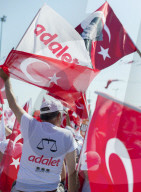 NEWS - Türkei: Tausende marschieren für Gerechtigkeit