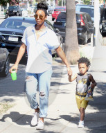 PEOPLE - Kelly Rowland mit Klein Titan in Studio City unterwegs