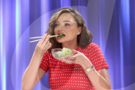 PEOPLE - Miranda Kerr wirbt in Japan für Marukome Produkte