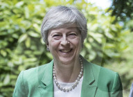 NEWS - Theresa May besucht mit ihrem Ehemann Philip eine Messe bei Maidenhead