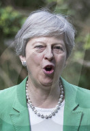 NEWS - Theresa May besucht mit ihrem Ehemann Philip eine Messe bei Maidenhead