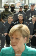 NEWS - G20 Gipfel: Kanzlerin Merkel trifft Einsatzkräfte