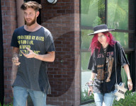 PEOPLE - Bella Thorne mit einem Kumpel in Hollywood unterwegs