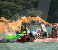 FEATURE - Bierdosenregatta